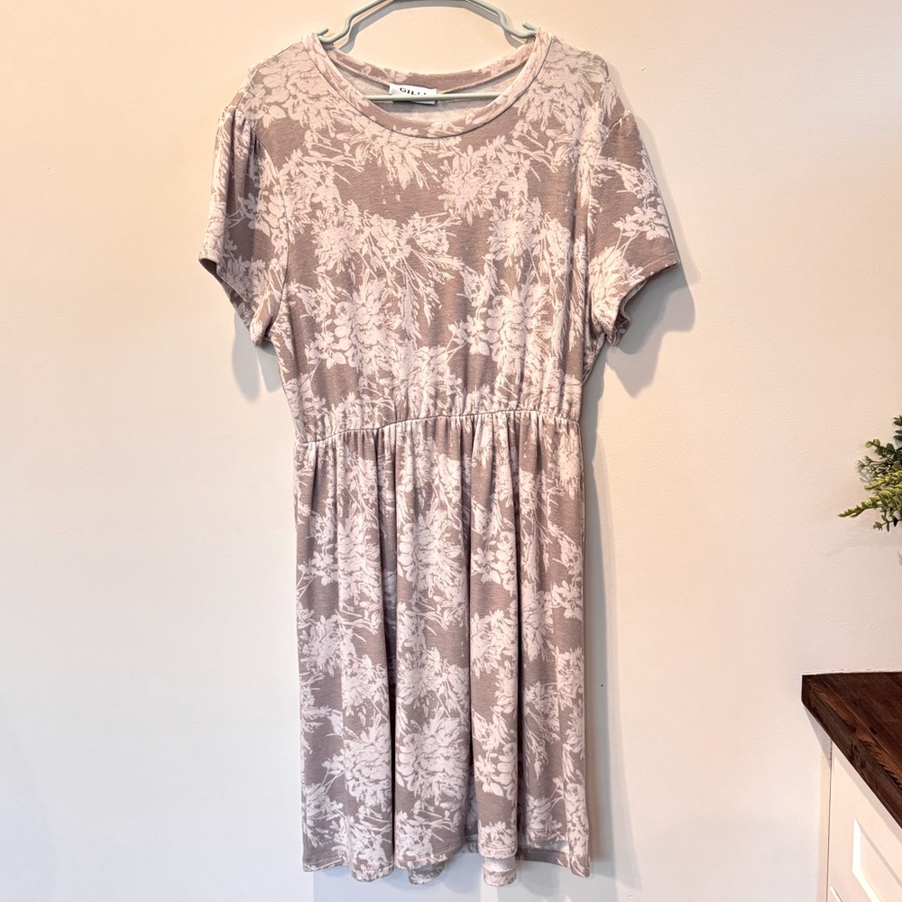 NWT Plus Size Gilli Short Sleeve Floral Dress